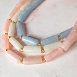 collier solna résine et perles dorées