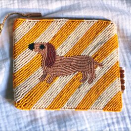 pochette perlée à la main teckel