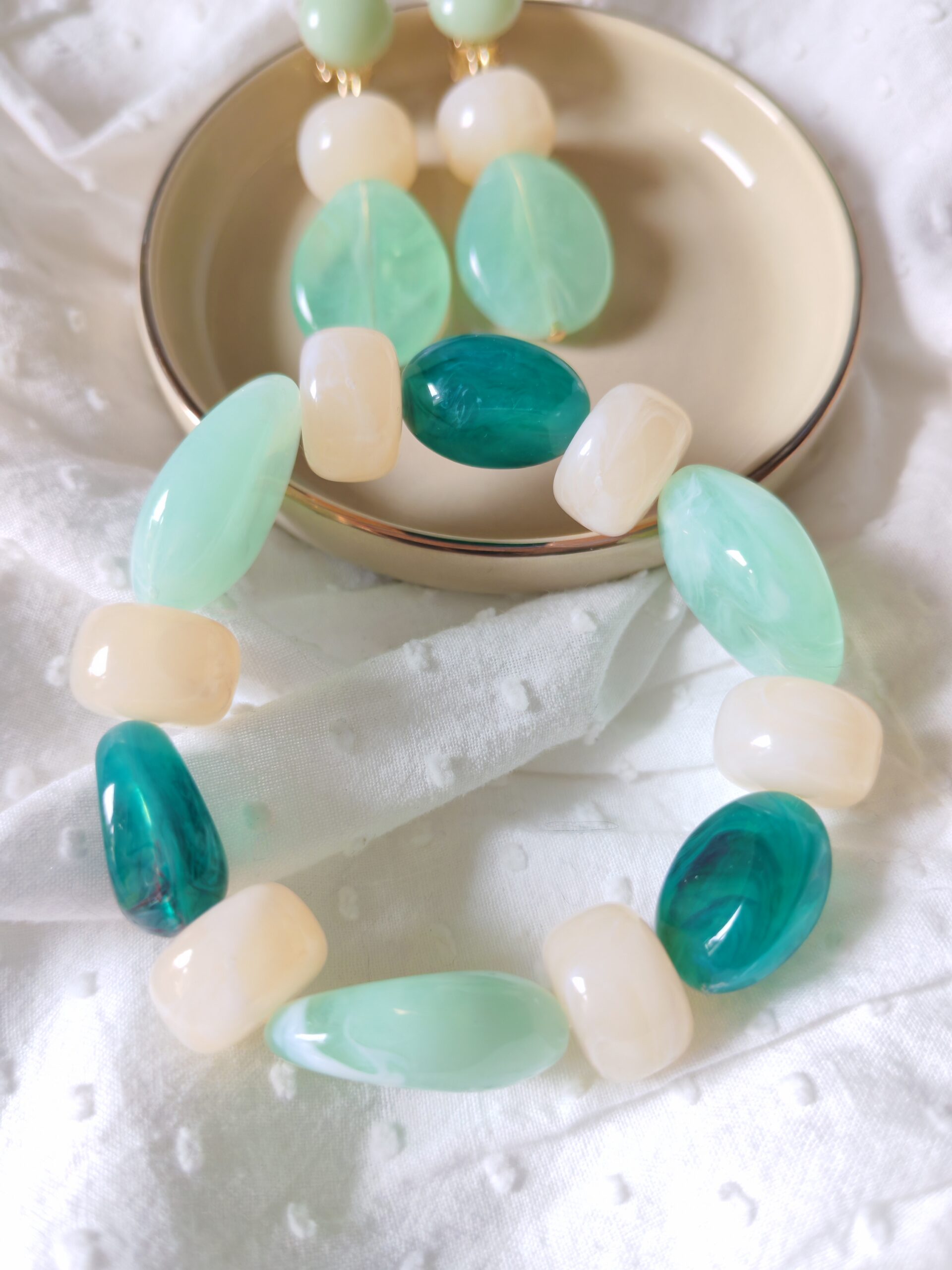 bracelet en résine vert lagon modèle Néréa